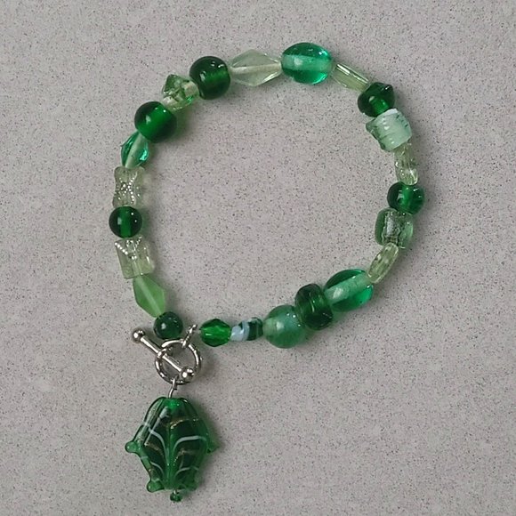 Green Beaded Bracelet with Fish with Toggle Closure - Picture 1 of 8
